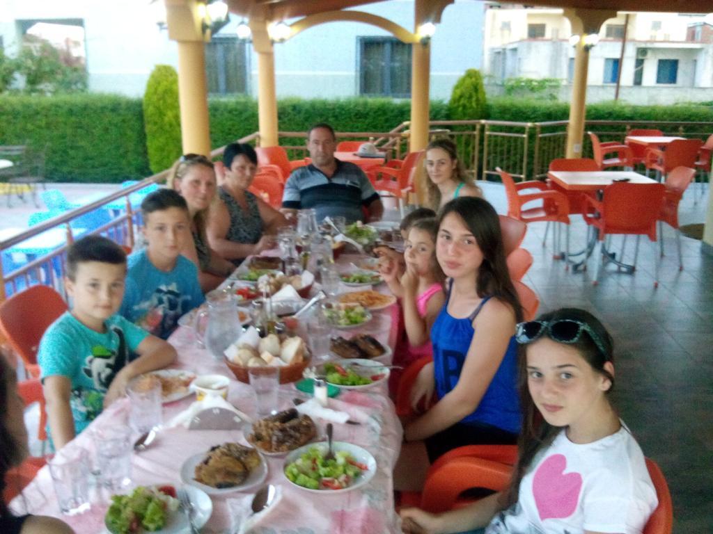 Hotel Restaurant Globi Velipojë 外观 照片